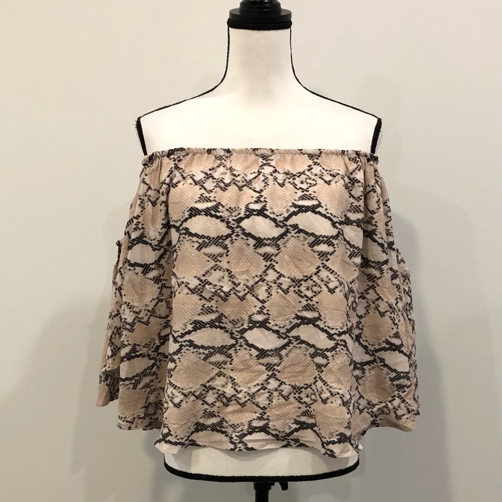 Hibluco Snake Print Cold Shoulder Top